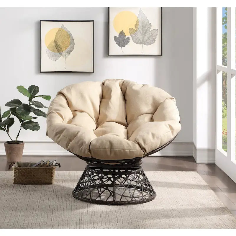 Chaise décorative en rotin tressé marron